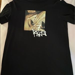 7 rings Ariana Grande oversized shirt